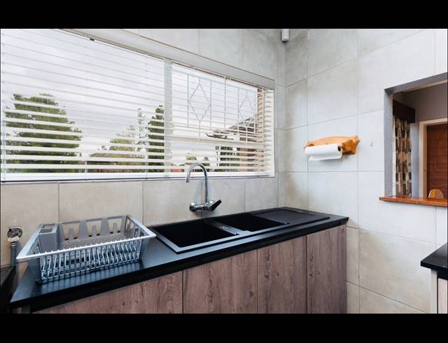 4 BEDROOM FREEHOLD FOR SALE IN BRACKENHURST